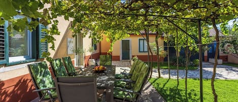 Villa | Terrace/patio