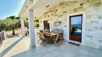 Villa | Terrace/patio