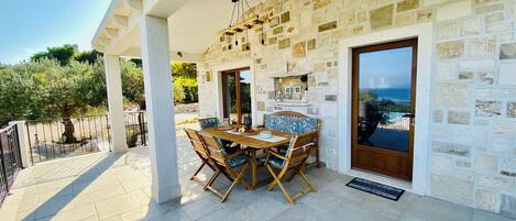 Villa | Terrace/patio