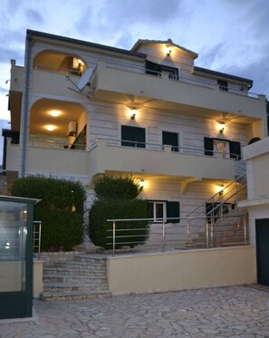 Building design - Villa Casa With Indoor Pool (Dugi Rat)