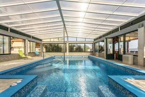 Villa Casa With Indoor Pool