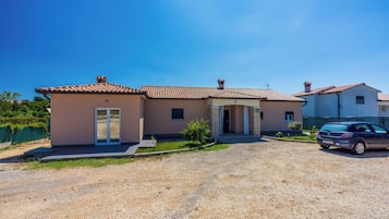 Bãi đậu xe tự phục vụ miễn phí