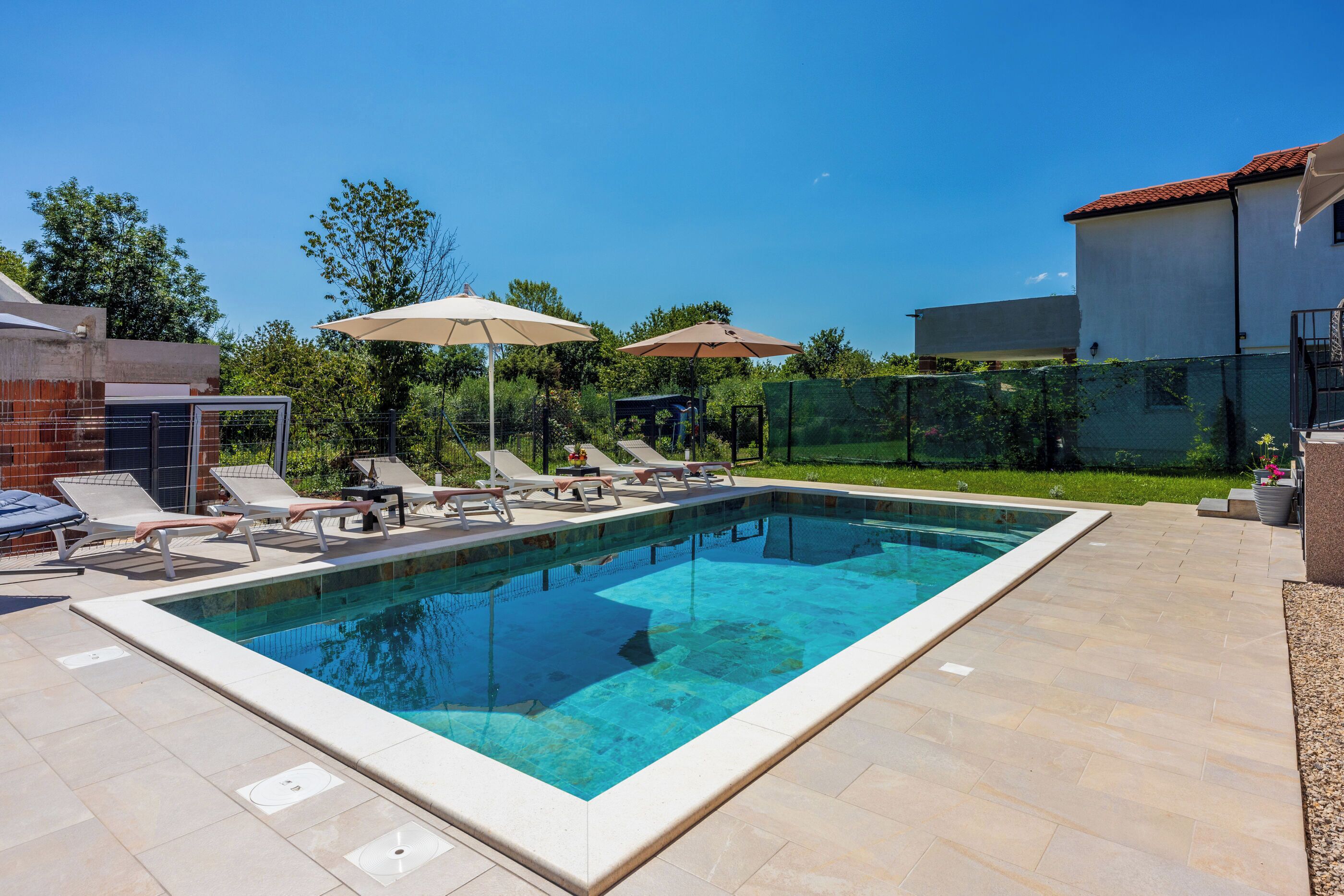 Außenpool, Liegestühle