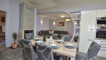 Villa | Dining