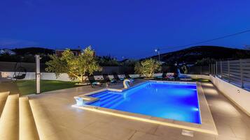 Outdoor pool, a heated pool