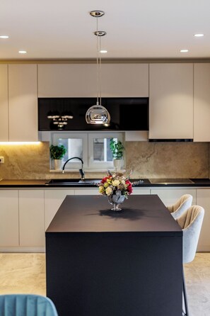 Villa | Private kitchen | Fridge, microwave, oven, stovetop - Villa Dal' Mares (Marina)