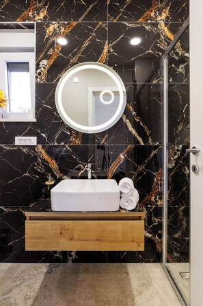 Villa | Bathroom | Shower - Villa Dal' Mares (Marina)