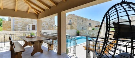 Villa | Outdoor dining