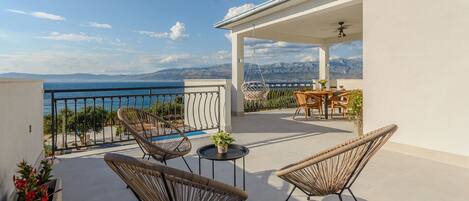 ヴィラ | 屋外ダイニングエリア