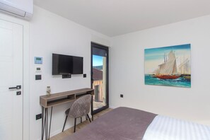 Villa | In-room safe, iron/ironing board, free WiFi