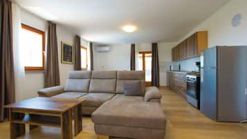 Villa | Living room | Smart TV, streaming services