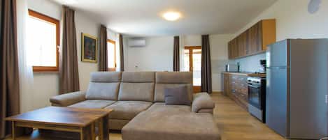 Villa | Salle de séjour | Téléviseur connecté, services de diffusion en continu