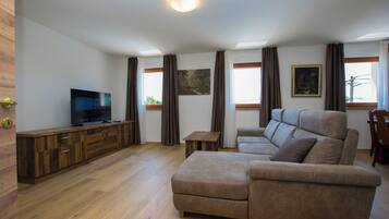 Villa | Living room | Smart TV, streaming services