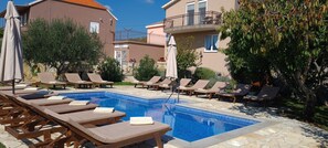 Outdoor pool - House Fun&relax (Sestanovac)