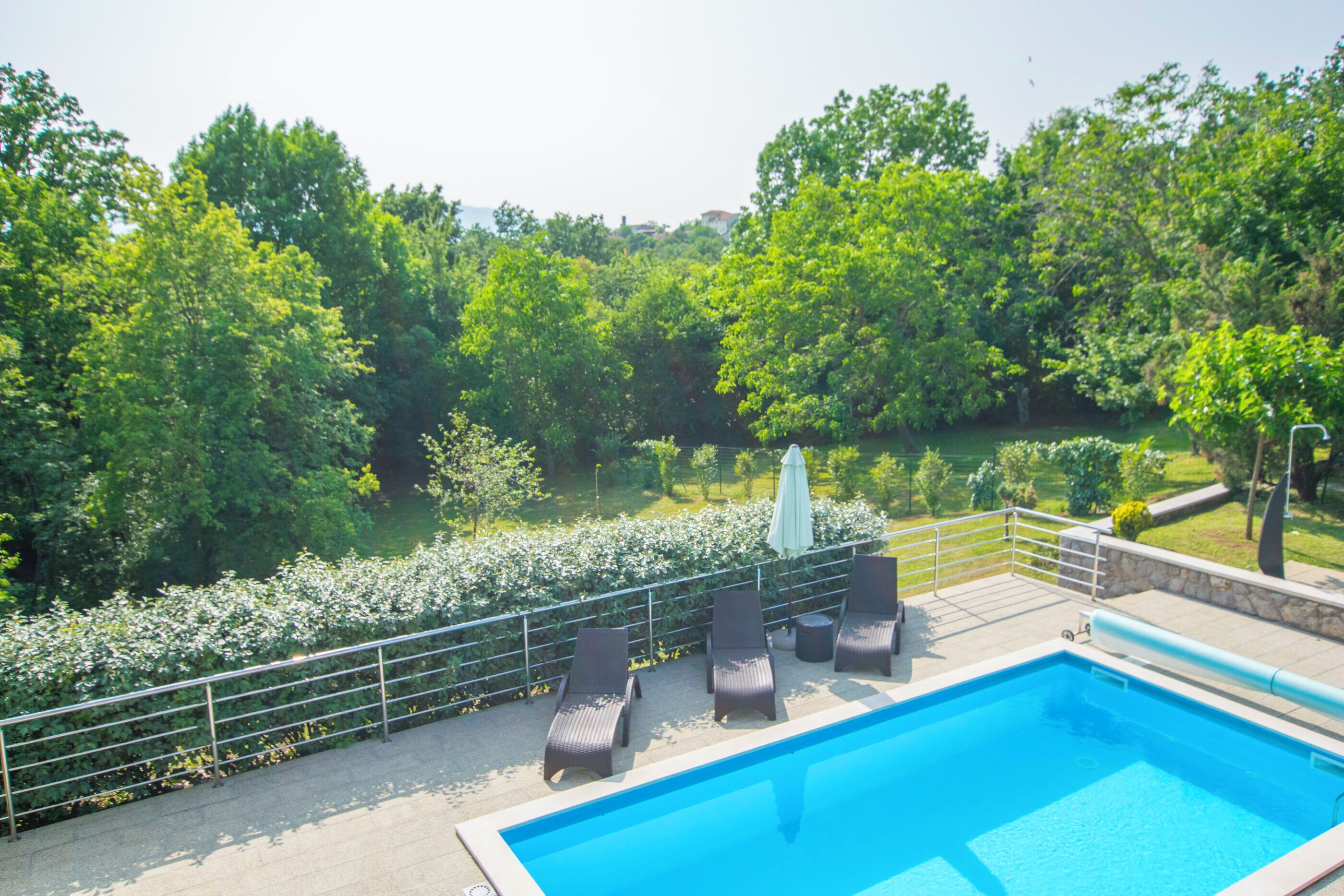Piscina all'aperto, una piscina riscaldata