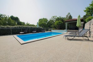 Outdoor pool, a heated pool - Villa Dante (Viskovo)