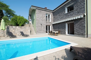 Piscine extérieure, piscine chauffée