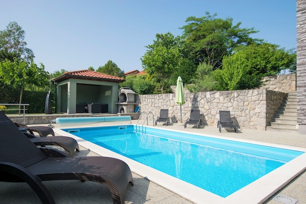 Ulkouima-allas, lämmitetty uima-allas