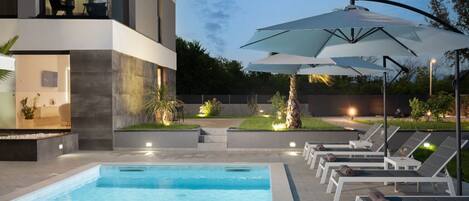 Piscine extérieure, piscine chauffée