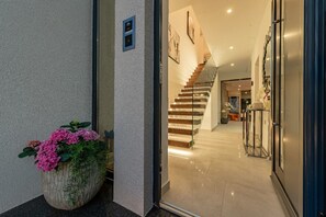 Villa | Exterior detail - Villa Ren (Nin)