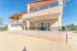 Kiến trúc tòa nhà