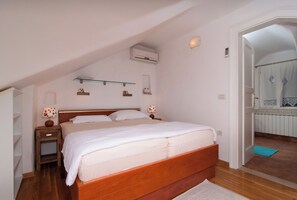 In-room safe, iron/ironing board, free cots/infant beds, free WiFi - Villa Sea Mill (Supetar)