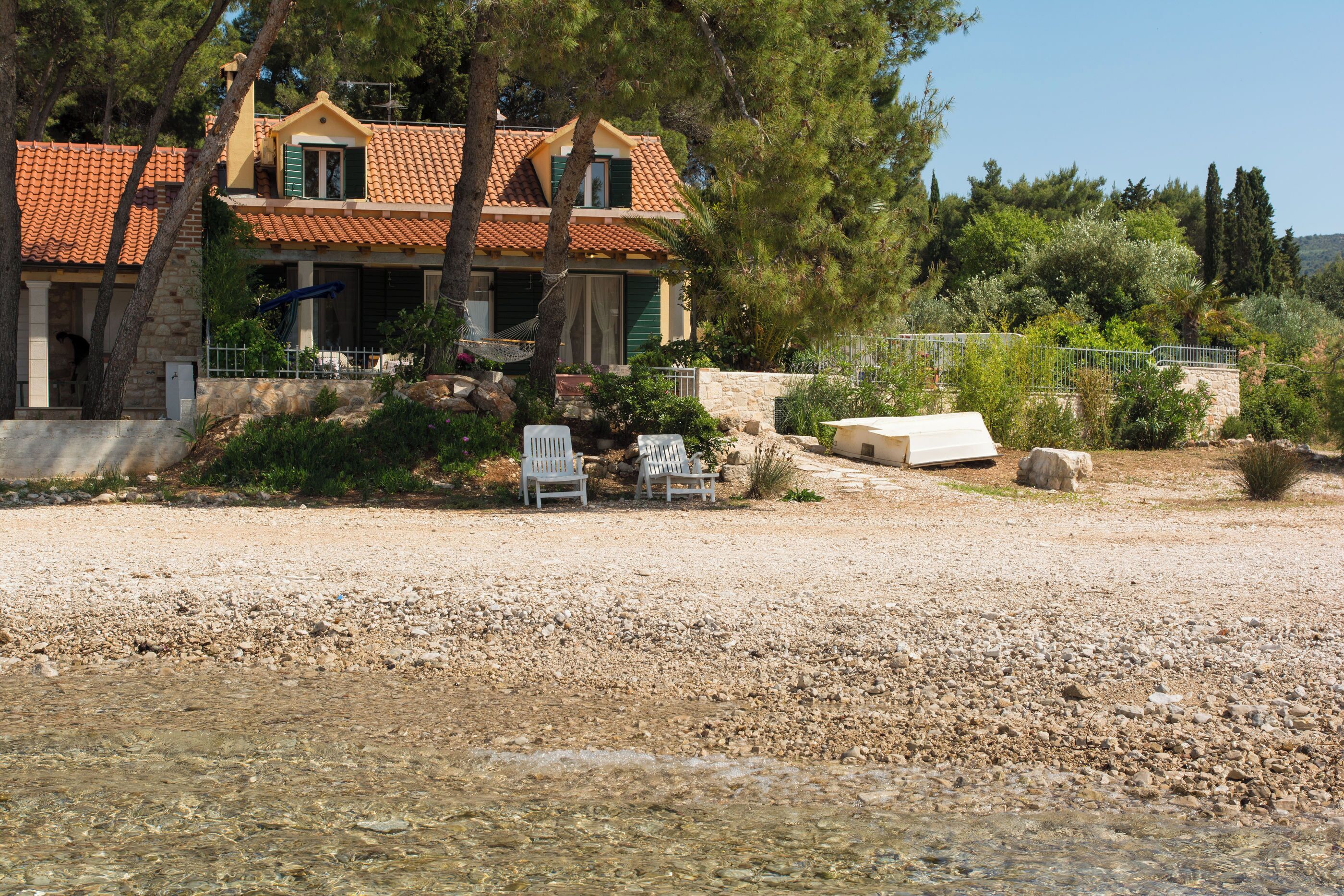 بالقرب من الشاطئ