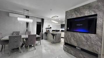 Villa | Dining