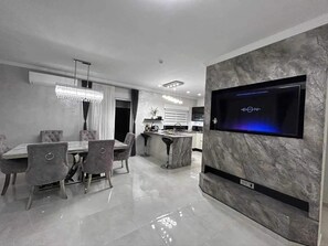 Villa | Dining