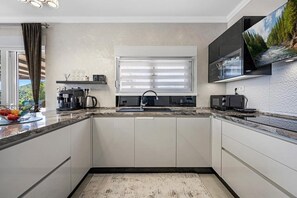 Villa | Private kitchen | Fridge, microwave, oven, stovetop - Villa Veronica (Bilice)