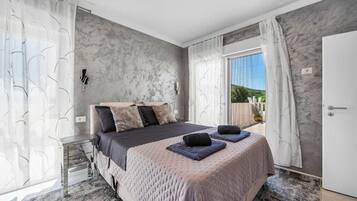 Villa | In-room safe, desk, iron/ironing board, WiFi (free)