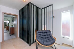 Villa | Interior entrance - Villa Klara (Policnik)