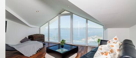 วิลล่า | ห้องนั่งเล่น | สมาร์ททีวี, บริการสตรีมมิ่ง