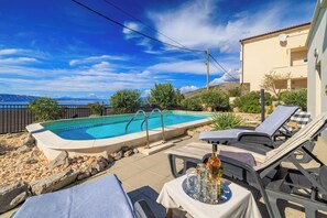 Outdoor pool, pool umbrellas, sun loungers - Villa The Sunset View (Senj)