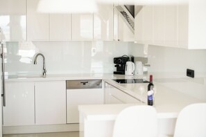 Vila | Cozinha privada | Geladeira, micro-ondas, fogão, cooktop