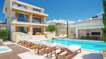 Piscina externa, piscina aquecida