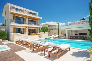 Piscina externa, piscina aquecida