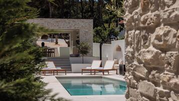 Kolam renang terbuka, kolam dipanaskan, payung kolam