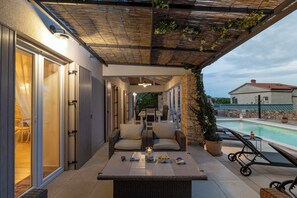 Terrace/patio - Villa Batelica (Rasa)