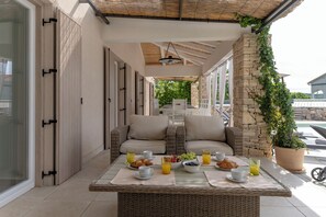 Terrace/patio - Villa Batelica (Rasa)