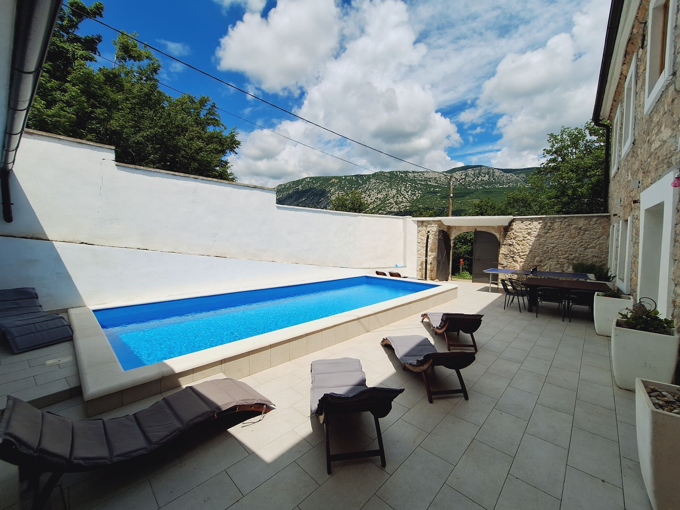 Hồ bơi ngoài trời 