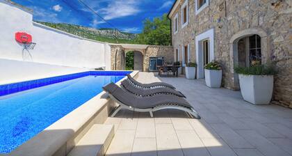 Villa Stone Castle