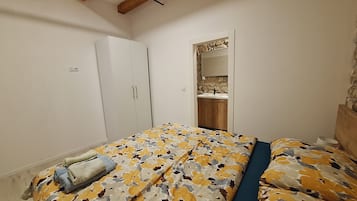 Villa | In-room safe, iron/ironing board, free WiFi