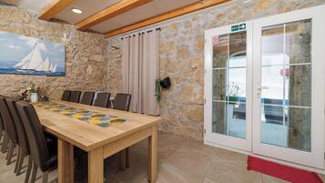 Villa | Dining