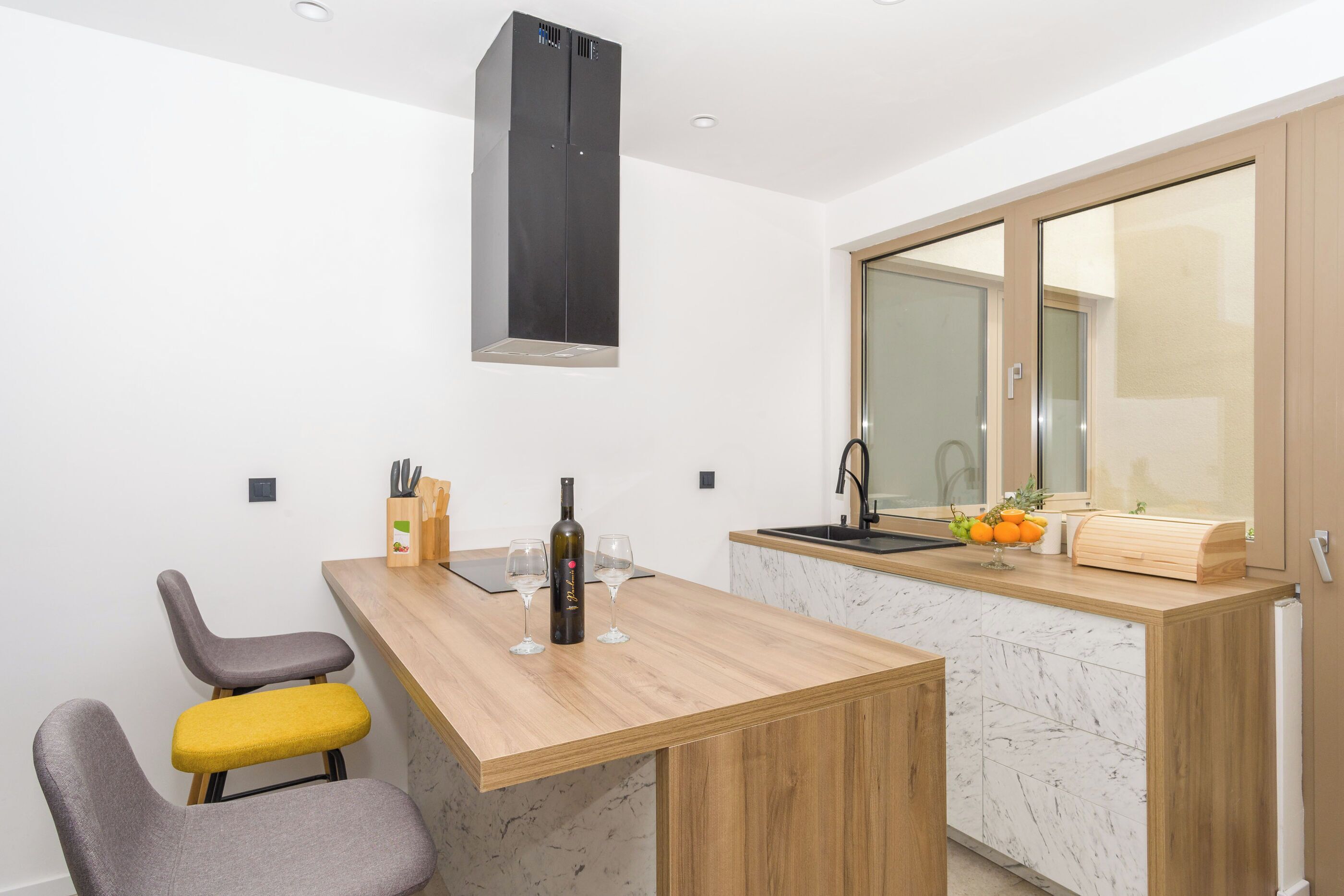 Villa | Privékeuken | Een koelkast, een microgolfoven, een oven, een kookplaat