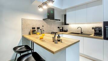 Villa | Eigene Küche | Kühlschrank, Mikrowelle, Ofen, Herdplatte