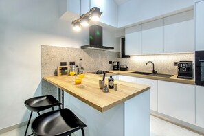 Villa | Private kitchen | Fridge, microwave, oven, stovetop - Villa Mare (Marina)