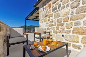 Villa | Terrace/patio - Villa Mare (Marina)