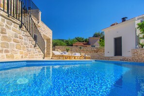 In-room safe, iron/ironing board, free WiFi - Villa Mare (Marina)