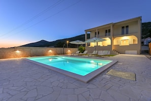 Outdoor pool - Villa Benedicta (Pakostane)
